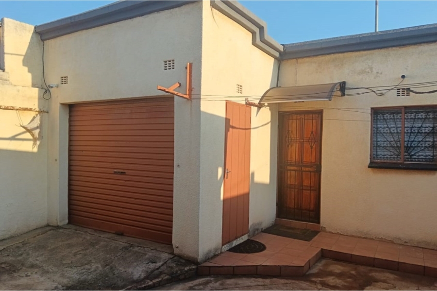 2 Bedroom Property for Sale in Mapetla Gauteng
