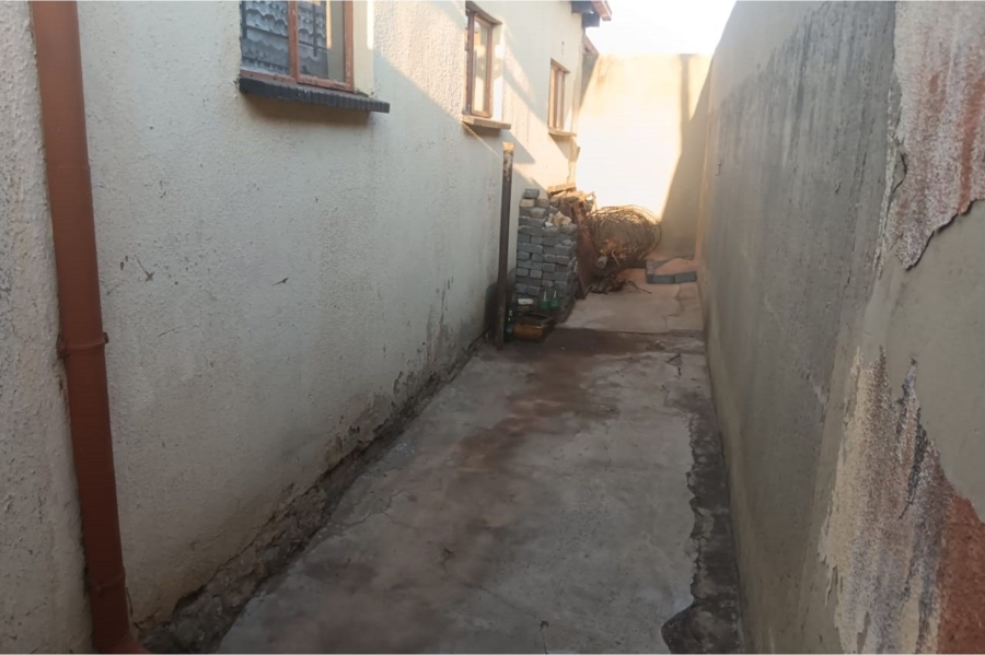 2 Bedroom Property for Sale in Mapetla Gauteng