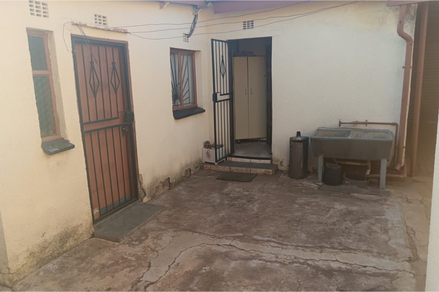 2 Bedroom Property for Sale in Mapetla Gauteng