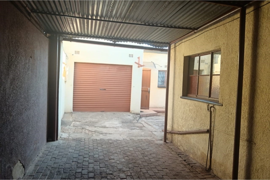 2 Bedroom Property for Sale in Mapetla Gauteng