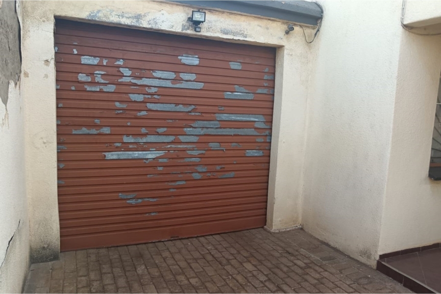 2 Bedroom Property for Sale in Mapetla Gauteng