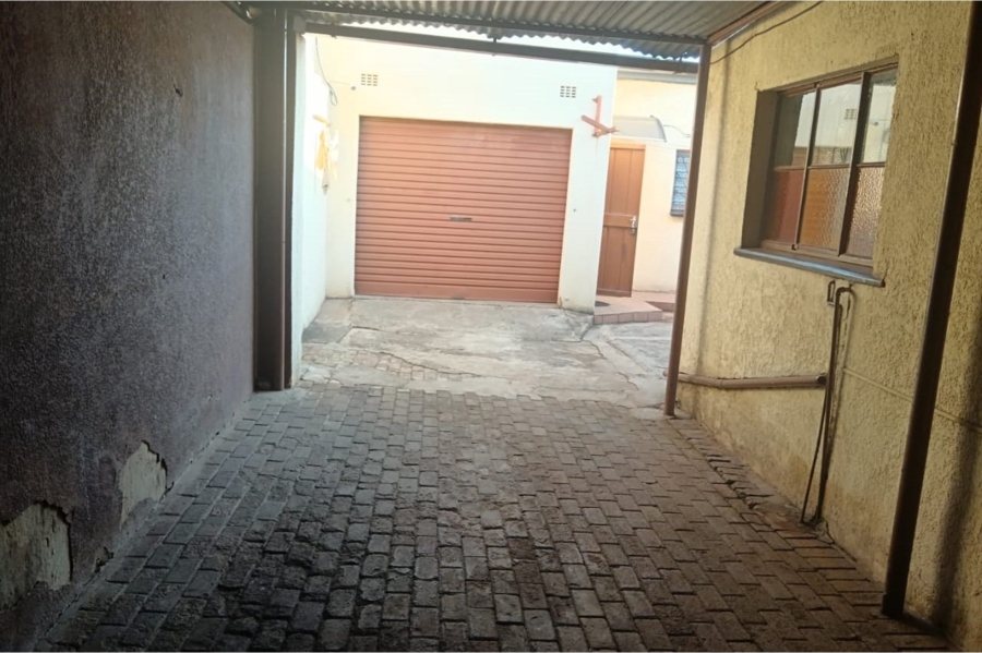 2 Bedroom Property for Sale in Mapetla Gauteng