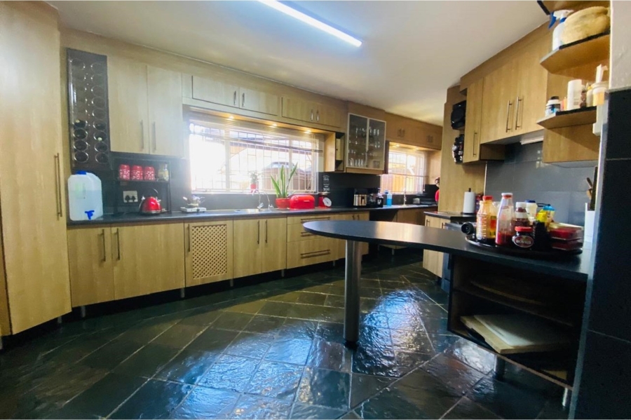 6 Bedroom Property for Sale in Vanderbijlpark SW Gauteng