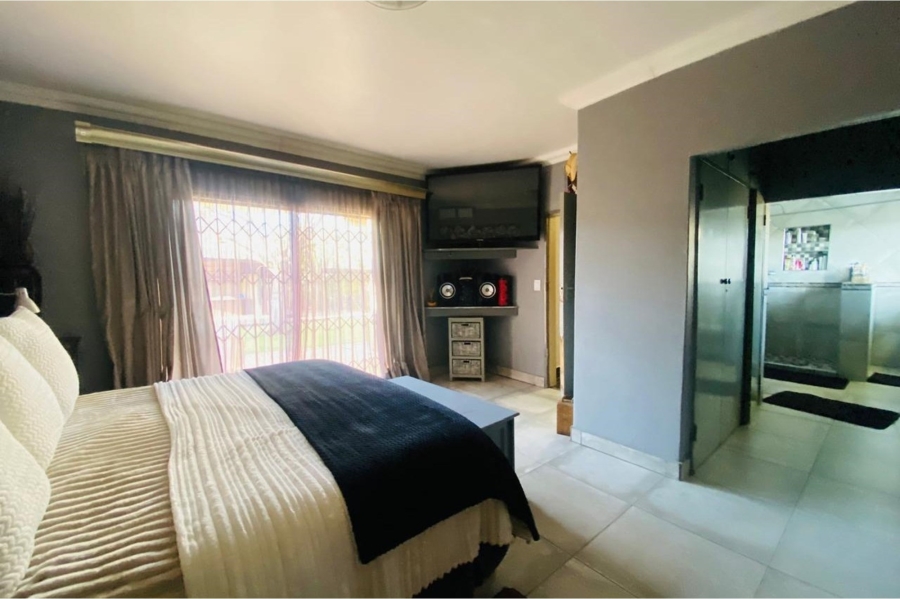 6 Bedroom Property for Sale in Vanderbijlpark SW Gauteng