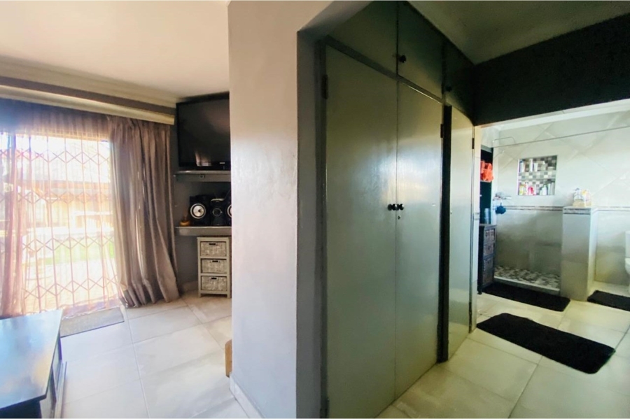 6 Bedroom Property for Sale in Vanderbijlpark SW Gauteng