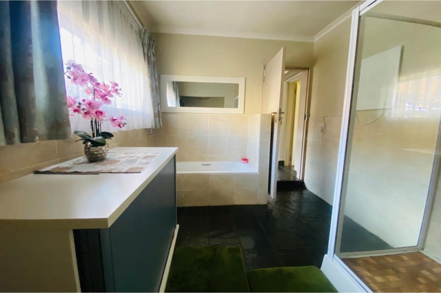6 Bedroom Property for Sale in Vanderbijlpark SW Gauteng