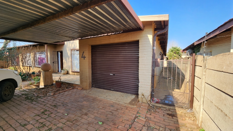 4 Bedroom Property for Sale in Rensburg Gauteng