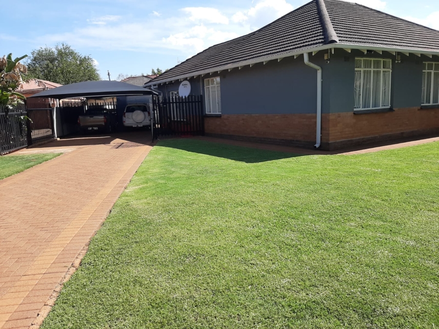 4 Bedroom Property for Sale in Carletonville Central Gauteng
