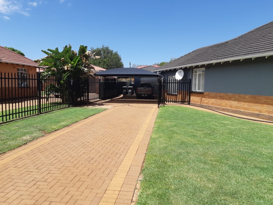 4 Bedroom Property for Sale in Carletonville Central Gauteng