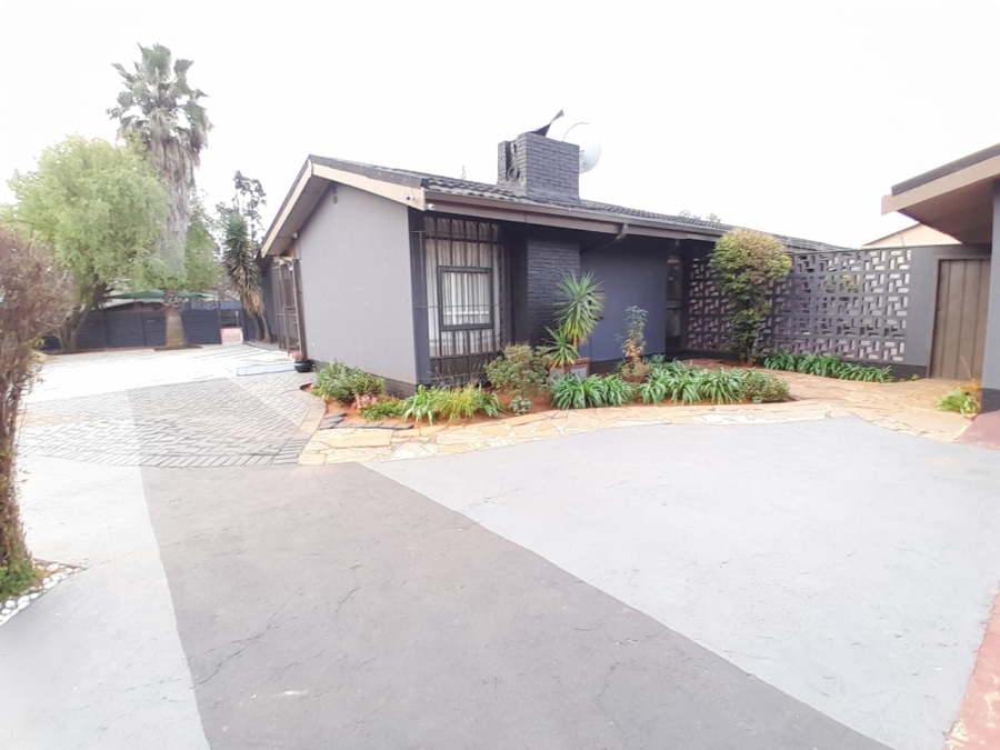 3 Bedroom Property for Sale in Oberholzer Gauteng