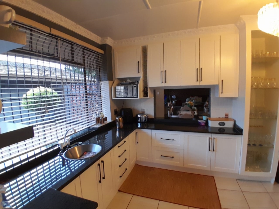 3 Bedroom Property for Sale in Oberholzer Gauteng