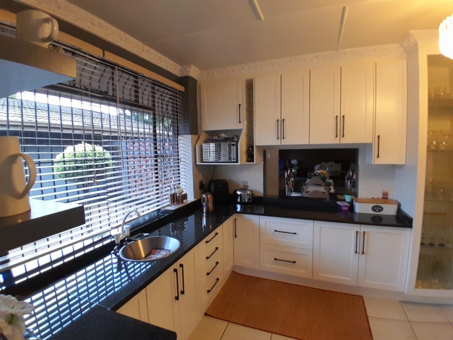 3 Bedroom Property for Sale in Oberholzer Gauteng