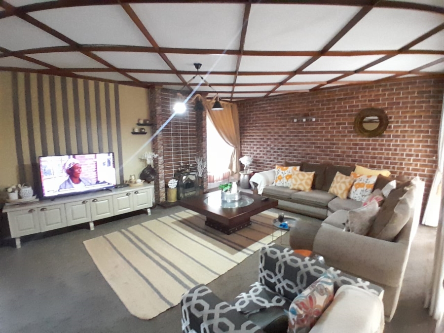3 Bedroom Property for Sale in Oberholzer Gauteng
