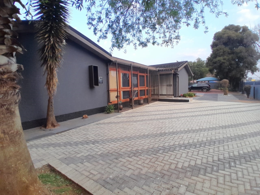 3 Bedroom Property for Sale in Oberholzer Gauteng