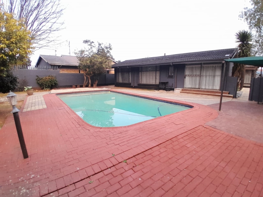 3 Bedroom Property for Sale in Oberholzer Gauteng