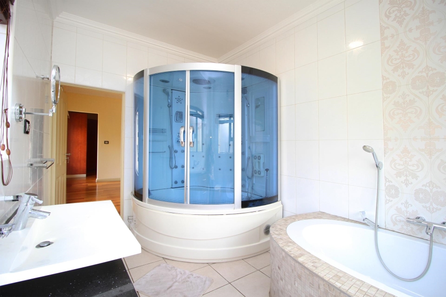 5 Bedroom Property for Sale in Kyalami Glen Estate Gauteng