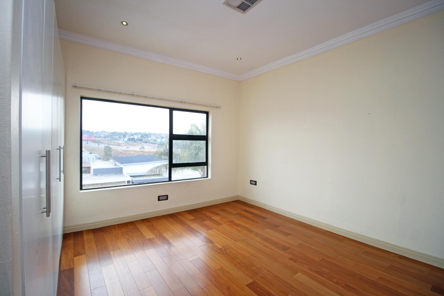 5 Bedroom Property for Sale in Kyalami Glen Estate Gauteng