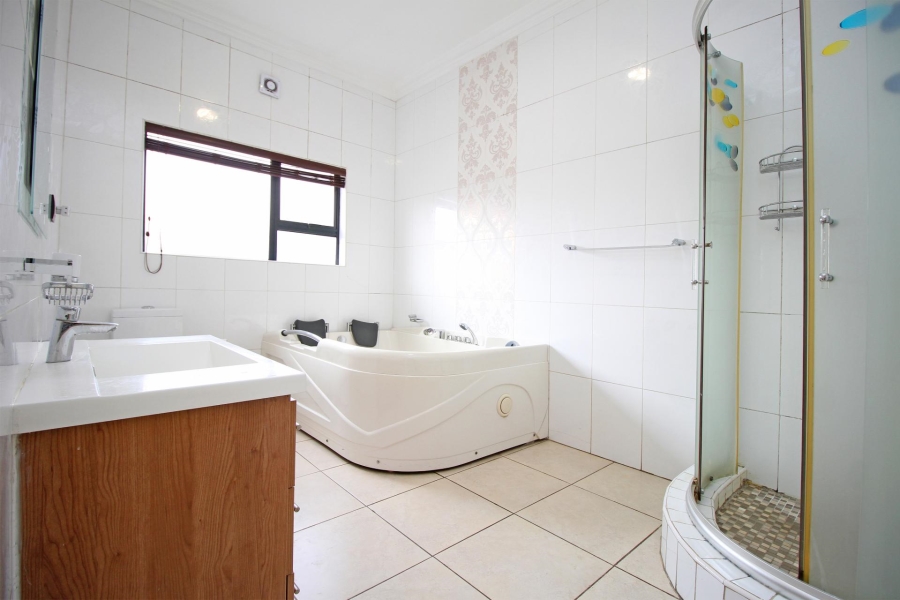 5 Bedroom Property for Sale in Kyalami Glen Estate Gauteng