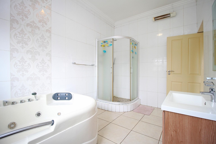 5 Bedroom Property for Sale in Kyalami Glen Estate Gauteng