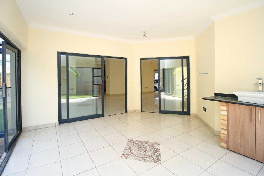 5 Bedroom Property for Sale in Kyalami Glen Estate Gauteng