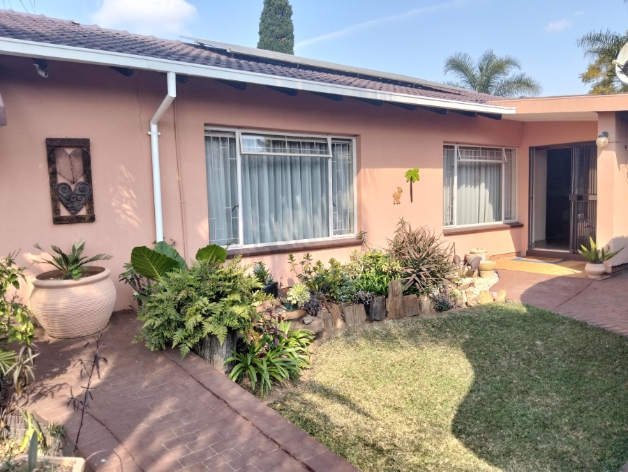 4 Bedroom Property for Sale in Garsfontein Gauteng