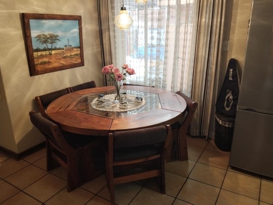 4 Bedroom Property for Sale in Garsfontein Gauteng