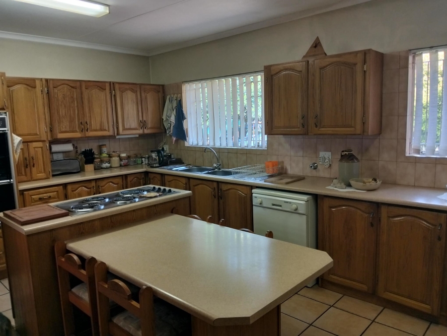 4 Bedroom Property for Sale in Garsfontein Gauteng