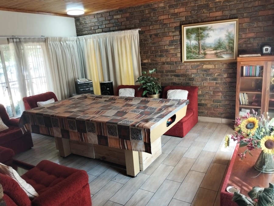 4 Bedroom Property for Sale in Garsfontein Gauteng