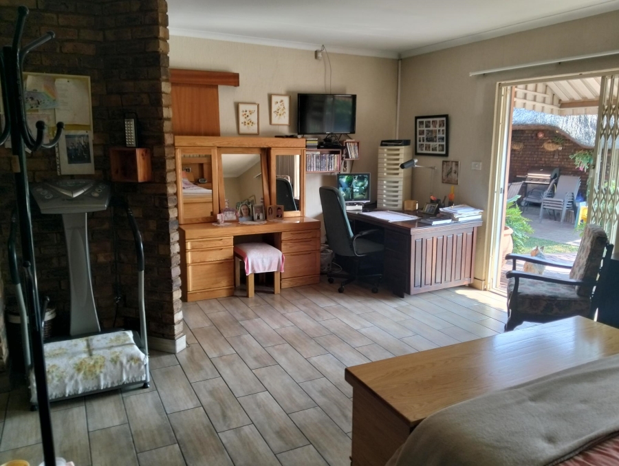 4 Bedroom Property for Sale in Garsfontein Gauteng