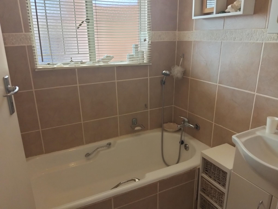 4 Bedroom Property for Sale in Garsfontein Gauteng
