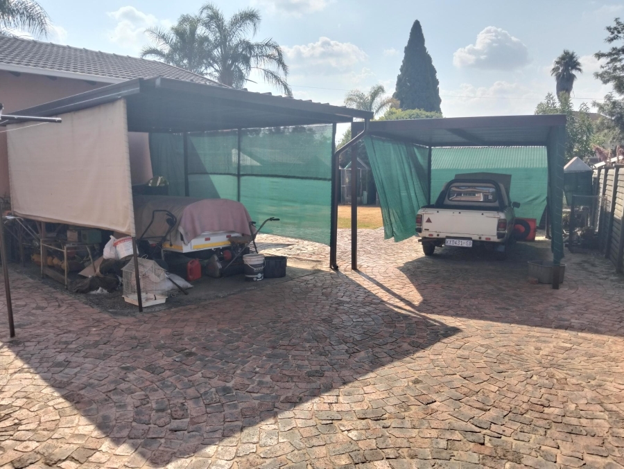 4 Bedroom Property for Sale in Garsfontein Gauteng