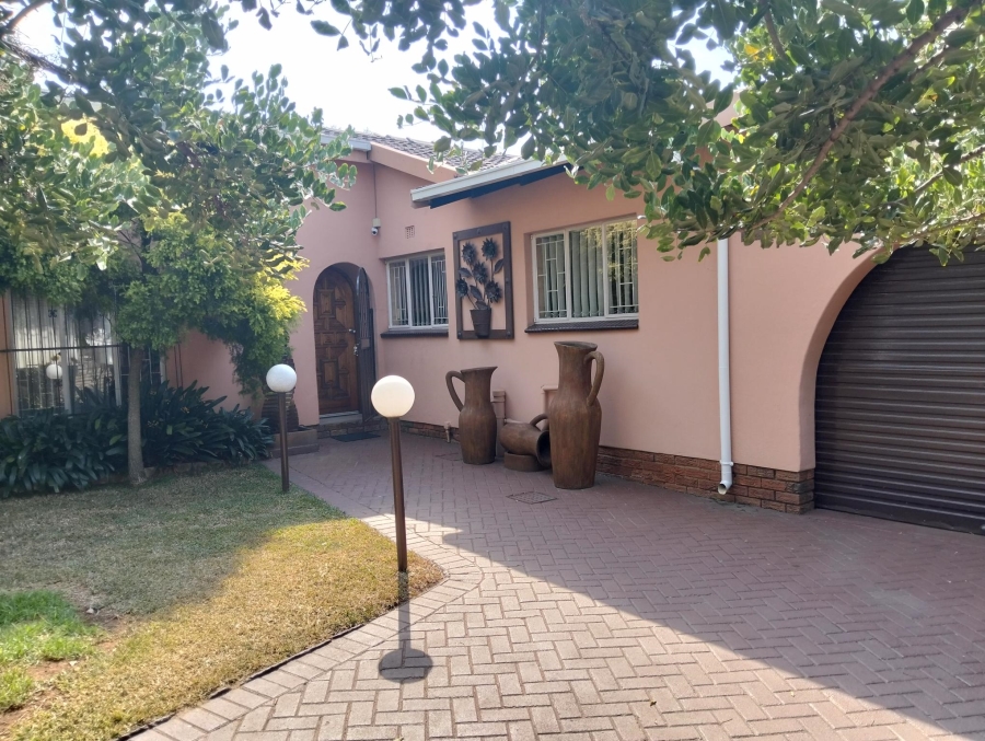 4 Bedroom Property for Sale in Garsfontein Gauteng
