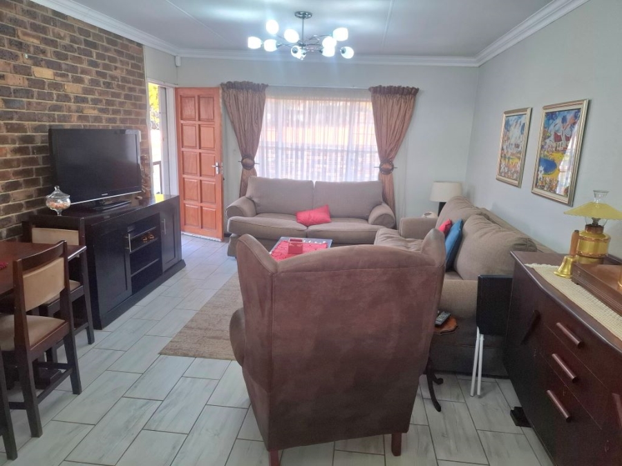 2 Bedroom Property for Sale in Noordheuwel Gauteng