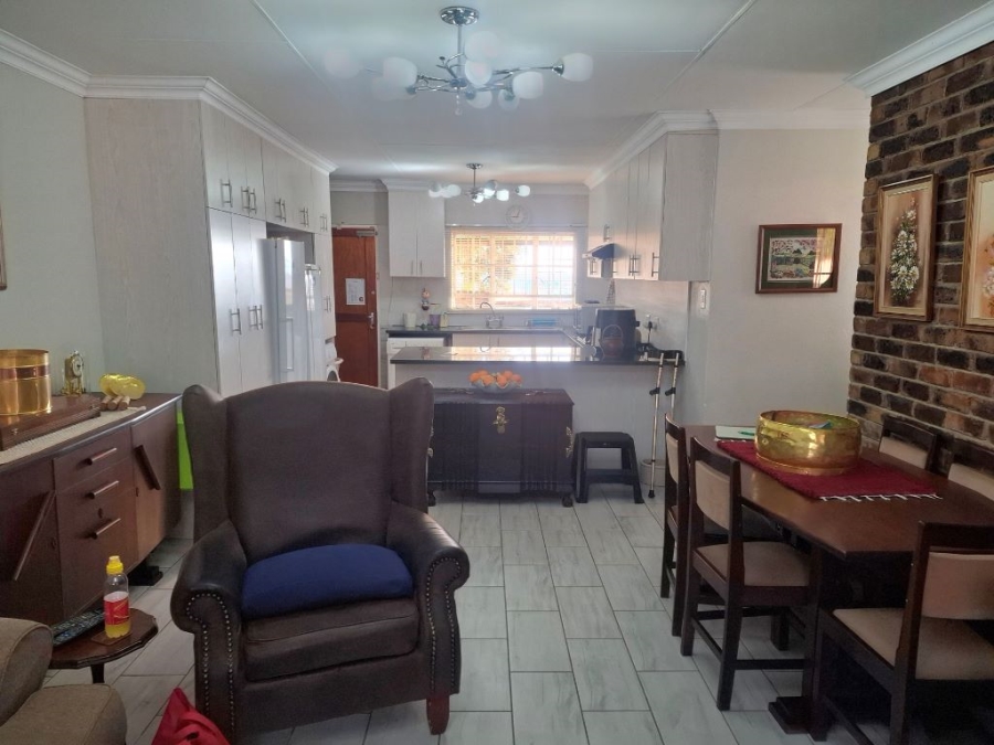 2 Bedroom Property for Sale in Noordheuwel Gauteng