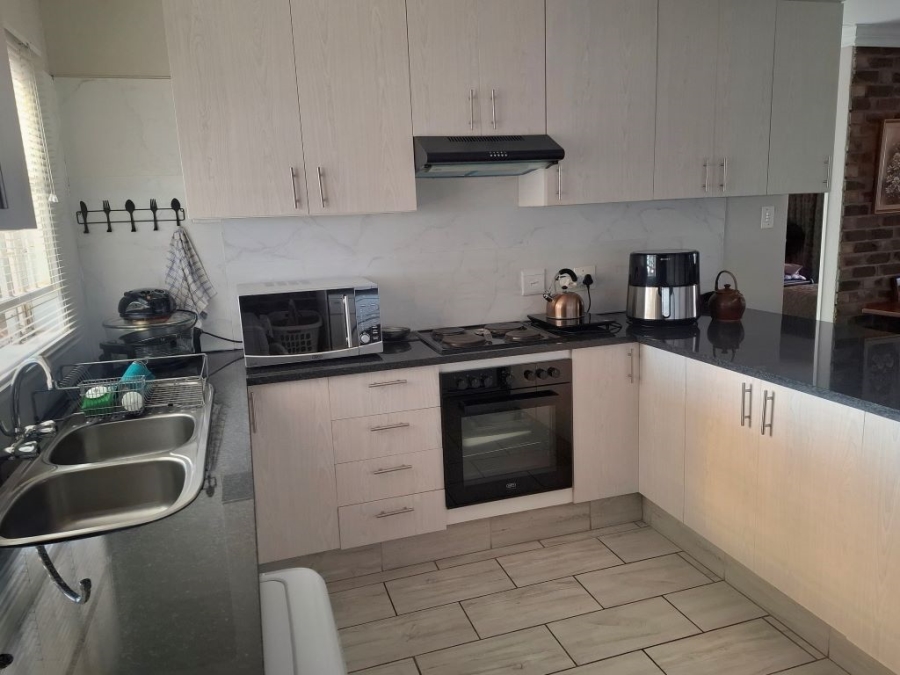 2 Bedroom Property for Sale in Noordheuwel Gauteng