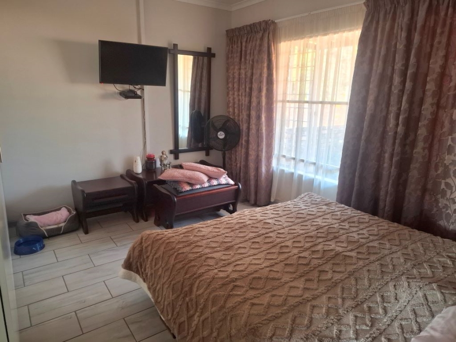 2 Bedroom Property for Sale in Noordheuwel Gauteng