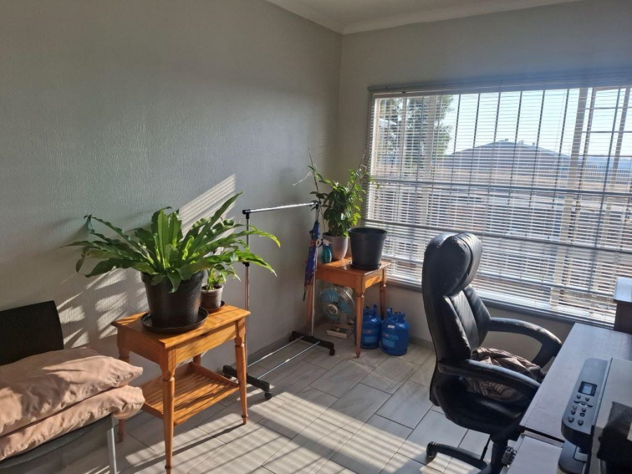 2 Bedroom Property for Sale in Noordheuwel Gauteng