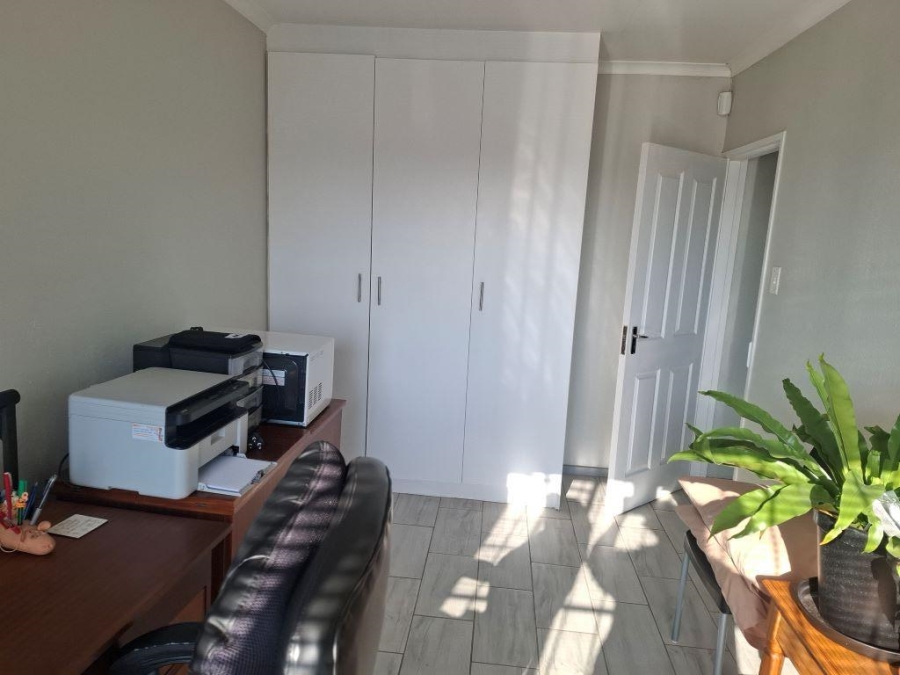 2 Bedroom Property for Sale in Noordheuwel Gauteng