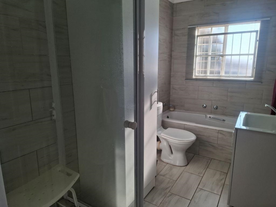 2 Bedroom Property for Sale in Noordheuwel Gauteng