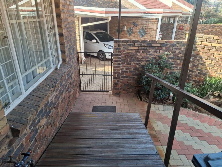 2 Bedroom Property for Sale in Noordheuwel Gauteng
