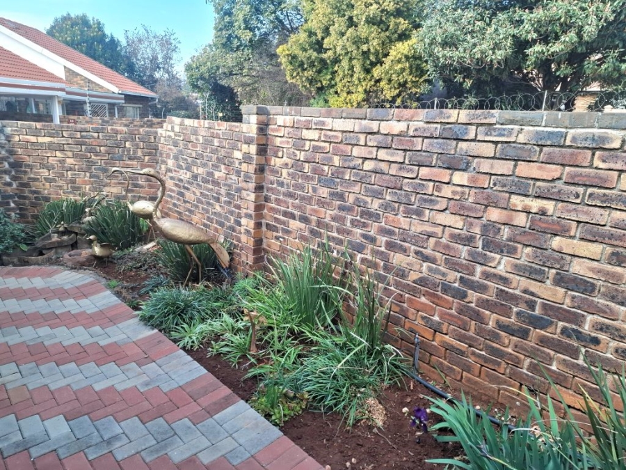 2 Bedroom Property for Sale in Noordheuwel Gauteng
