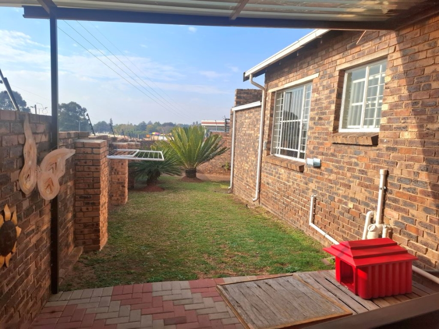 2 Bedroom Property for Sale in Noordheuwel Gauteng