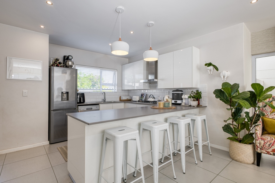 To Let 3 Bedroom Property for Rent in Linden Gauteng