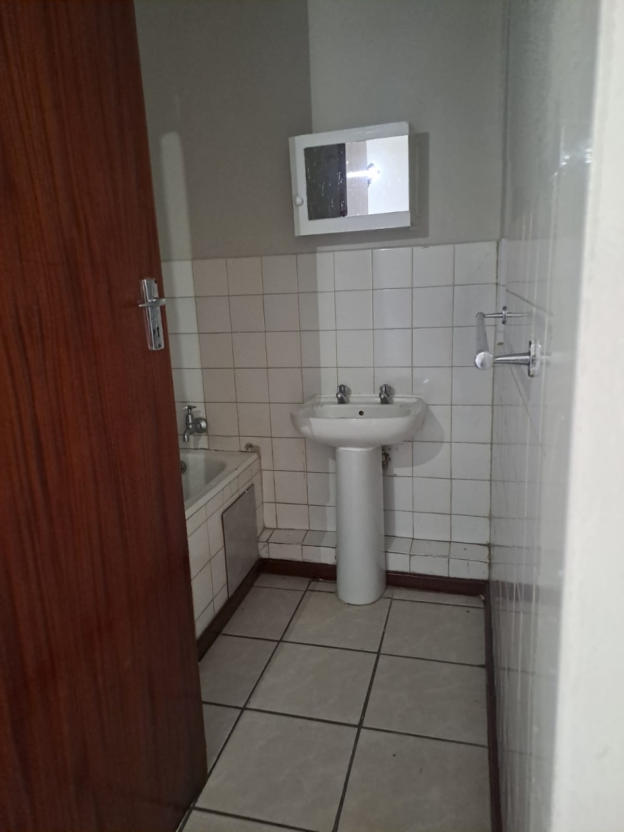 1 Bedroom Property for Sale in Kensington B Gauteng