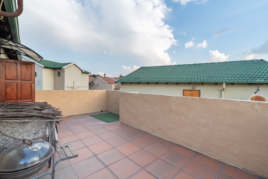 2 Bedroom Property for Sale in North Riding Gauteng