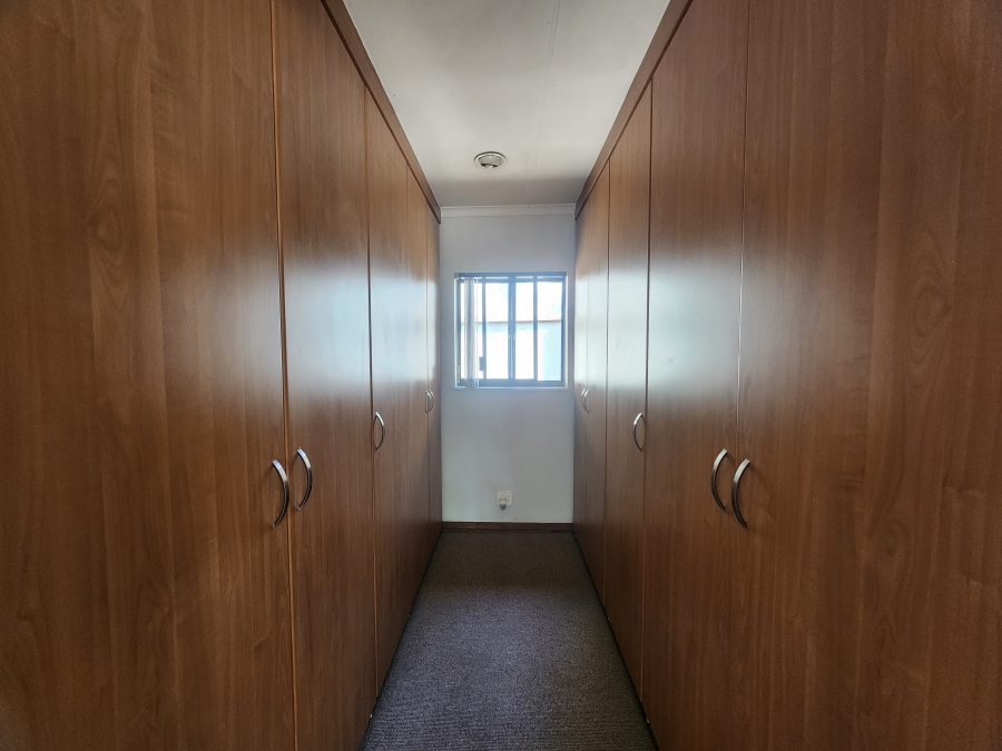 4 Bedroom Property for Sale in Fourways Gardens Gauteng