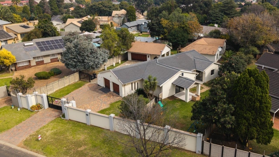 5 Bedroom Property for Sale in Brackenhurst Gauteng