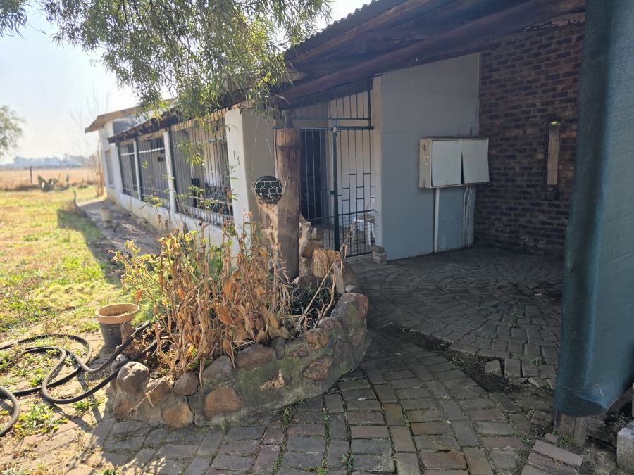 3 Bedroom Property for Sale in Theoville Gauteng