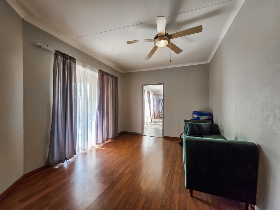To Let 4 Bedroom Property for Rent in Moreleta Park Gauteng