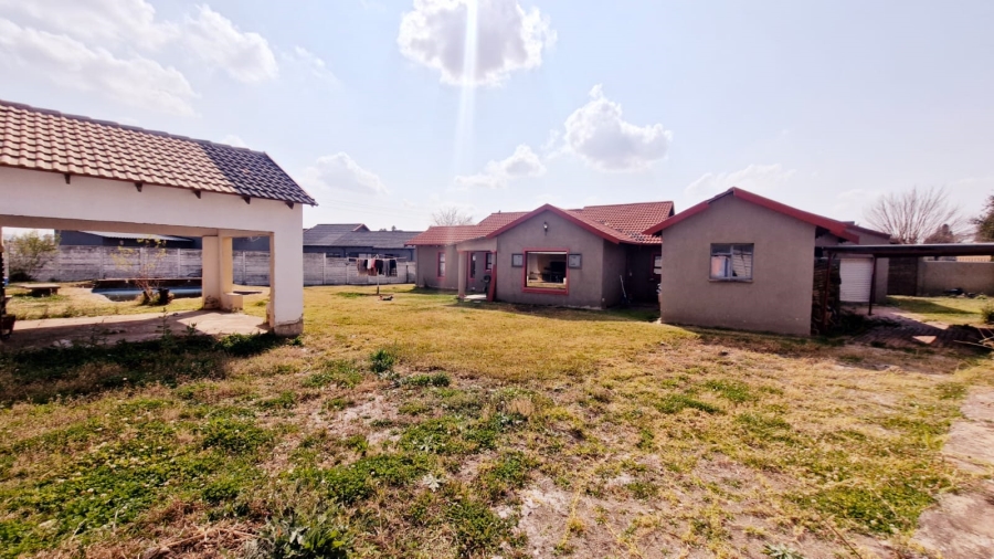 3 Bedroom Property for Sale in Brackendowns Gauteng